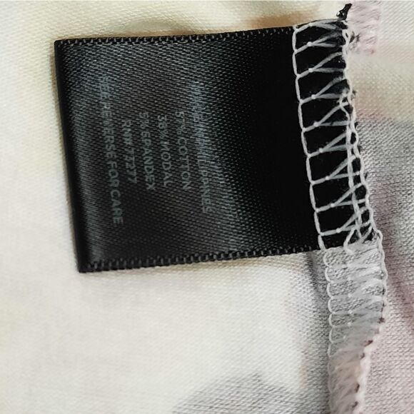 2/$20 SIMPLY VERA WANG Top - Picture 9 of 9